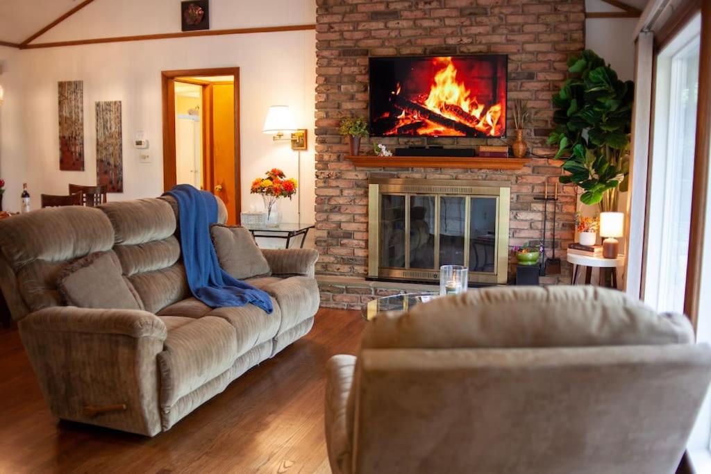 Modern Cabin With Hot Tub Grill Lake Beach Wineries Hiking Fishing And Hershey Park Family And Pet Friendly Superhosts On Ab&B Mount Gretna Luaran gambar