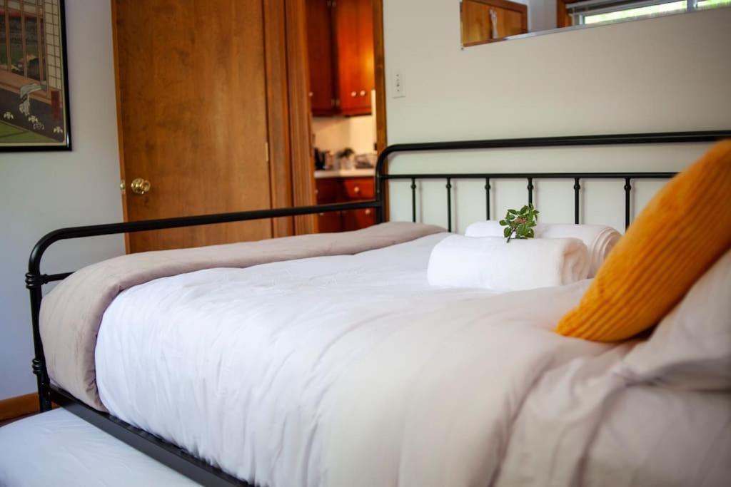 Modern Cabin With Hot Tub Grill Lake Beach Wineries Hiking Fishing And Hershey Park Family And Pet Friendly Superhosts On Ab&B Mount Gretna Luaran gambar