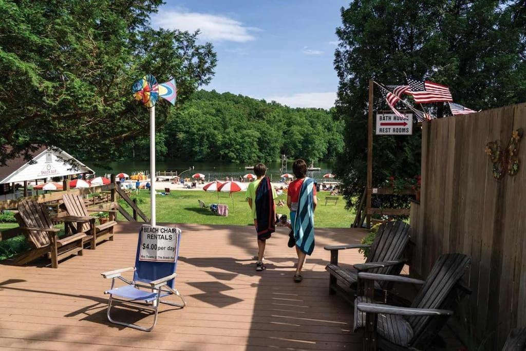 Modern Cabin With Hot Tub Grill Lake Beach Wineries Hiking Fishing And Hershey Park Family And Pet Friendly Superhosts On Ab&B Mount Gretna Luaran gambar